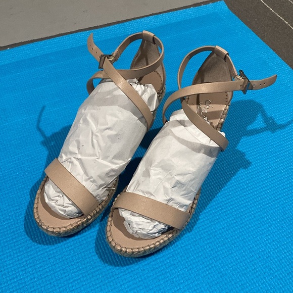 Brandnew Nola wedge sandals size 8, nude/tan color - Picture 2 of 5